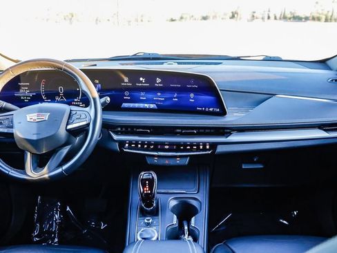 Used 2024 Cadillac XT4 Premium Luxury image 15