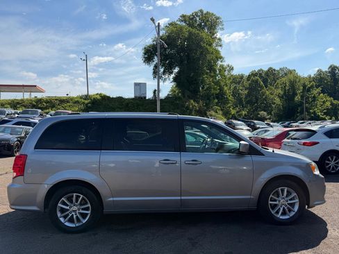 Used 2018 Dodge Grand Caravan SXT FWD image 4