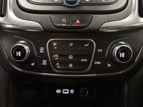 Certified 2024 Chevrolet Equinox LT w/ LPO, Floor Liner Package image 27