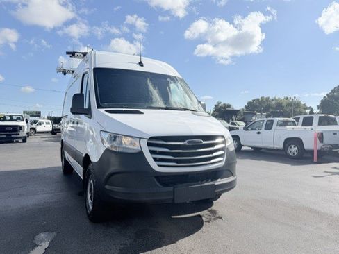 Used 2019 Freightliner Sprinter 2500 RWD image 3