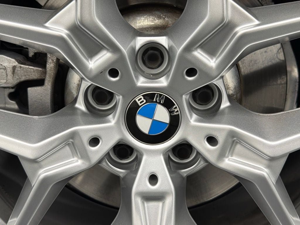 Used 2025 BMW 330i Sedan w/ Parking Assistance Package RWD image 17