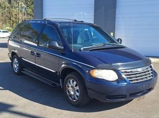 Used 2005 Chrysler Town & Country Touring video 1