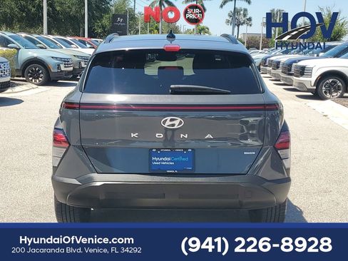 Certified 2024 Hyundai Kona SEL AWD/4WD image 8