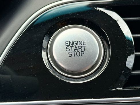 Used 2020 Genesis G70 2.0T image 35