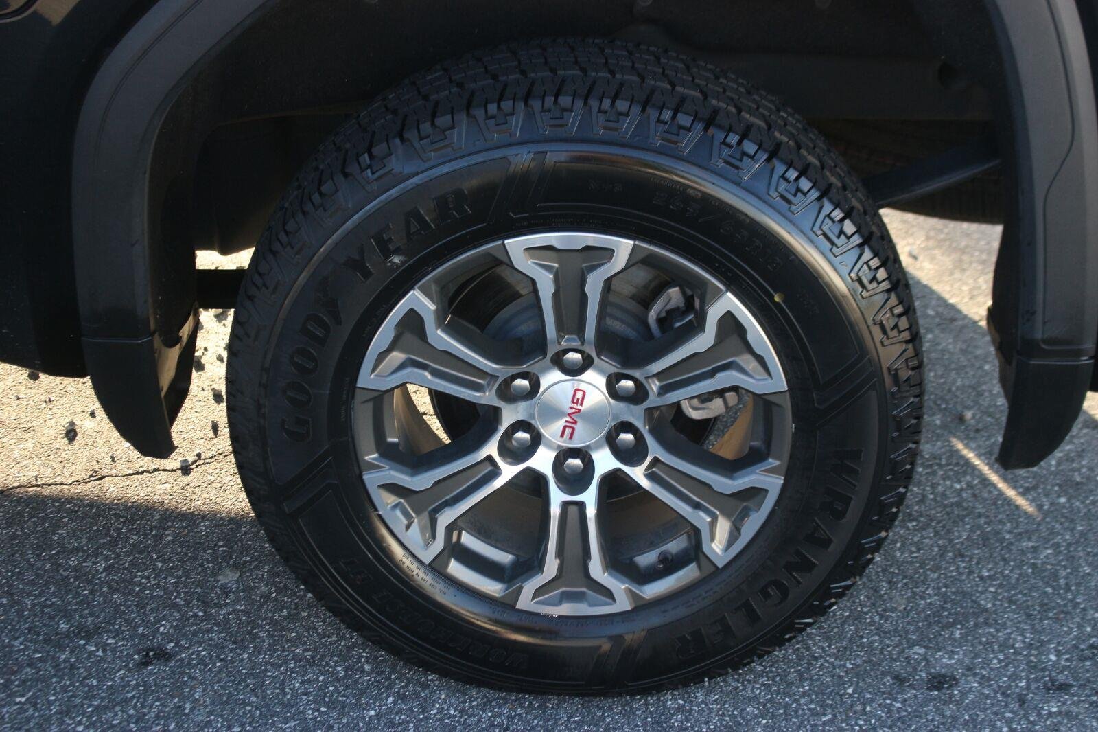 Used 2025 GMC Sierra 1500 SLT AWD/4WD image 36
