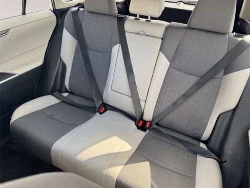 Used 2022 Toyota RAV4 XLE w/ Convenience Package image 13