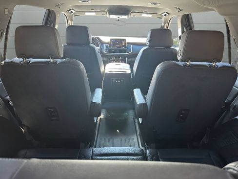 Used 2021 Chevrolet Tahoe Z71 w/ Luxury Package AWD/4WD image 11