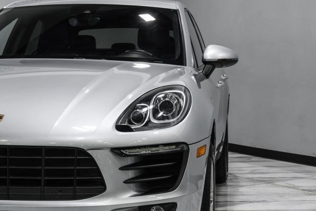Used 2018 Porsche Macan Sport Edition AWD/4WD image 45
