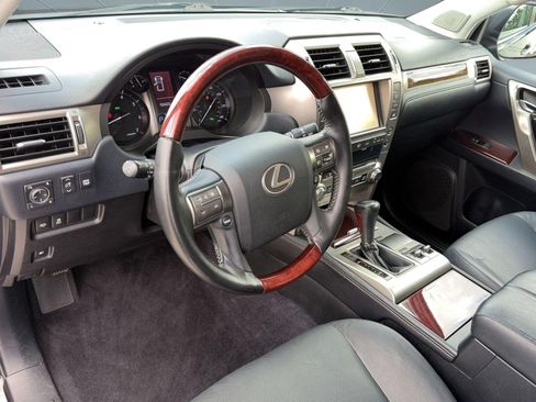 Used 2017 Lexus GX 460 Premium w/ Premium Package AWD/4WD image 4