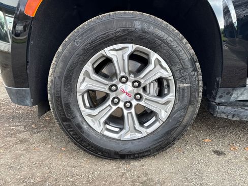 Used 2024 GMC Yukon SLE w/ Gmc Pro Safety Plus Package image 27