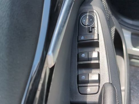 Used 2025 Kia Seltos S FWD image 16