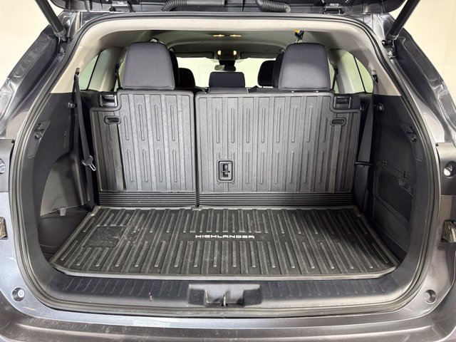 Used 2023 Toyota Highlander LE AWD/4WD image 20