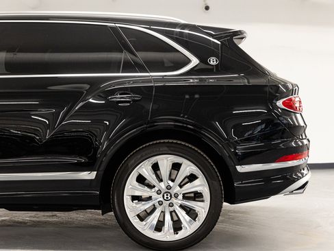 New 2025 Bentley Bentayga Extended Wheelbase image 11