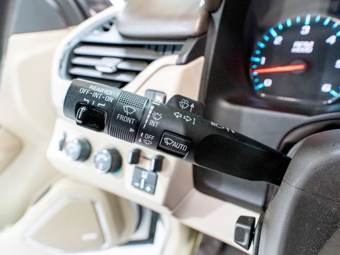 Used 2017 GMC Yukon Denali w/ Open Road Package image 30