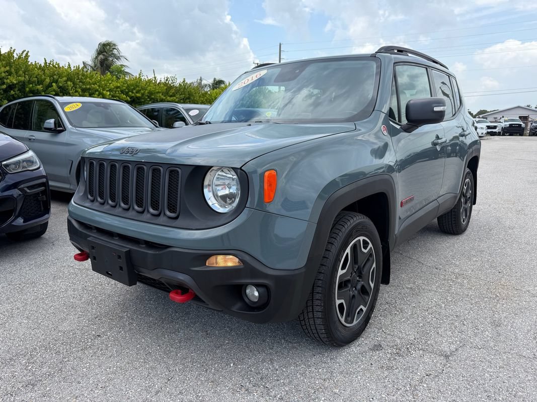 Used 2016 Jeep Renegade Trailhawk AWD/4WD image 2