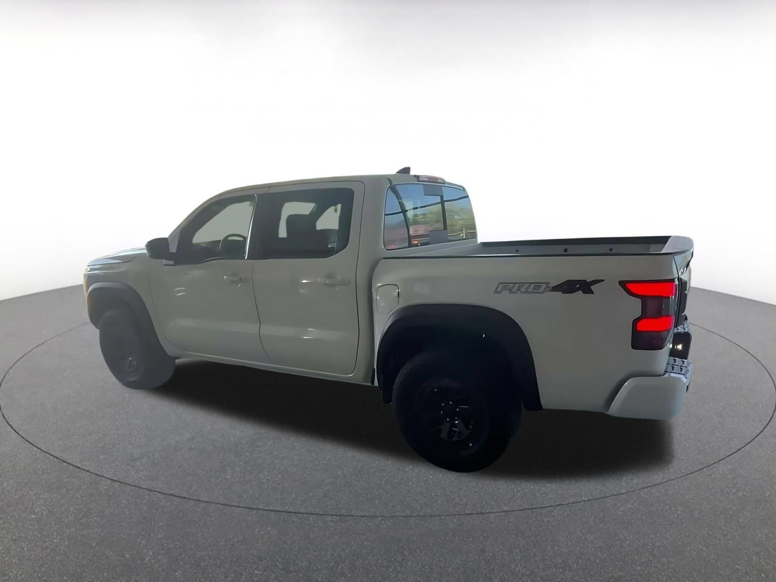 Used 2026 Nissan Frontier PRO-4X AWD/4WD image 9