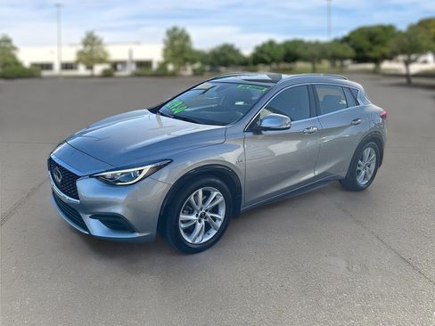 Used 2019 INFINITI QX30 image 3