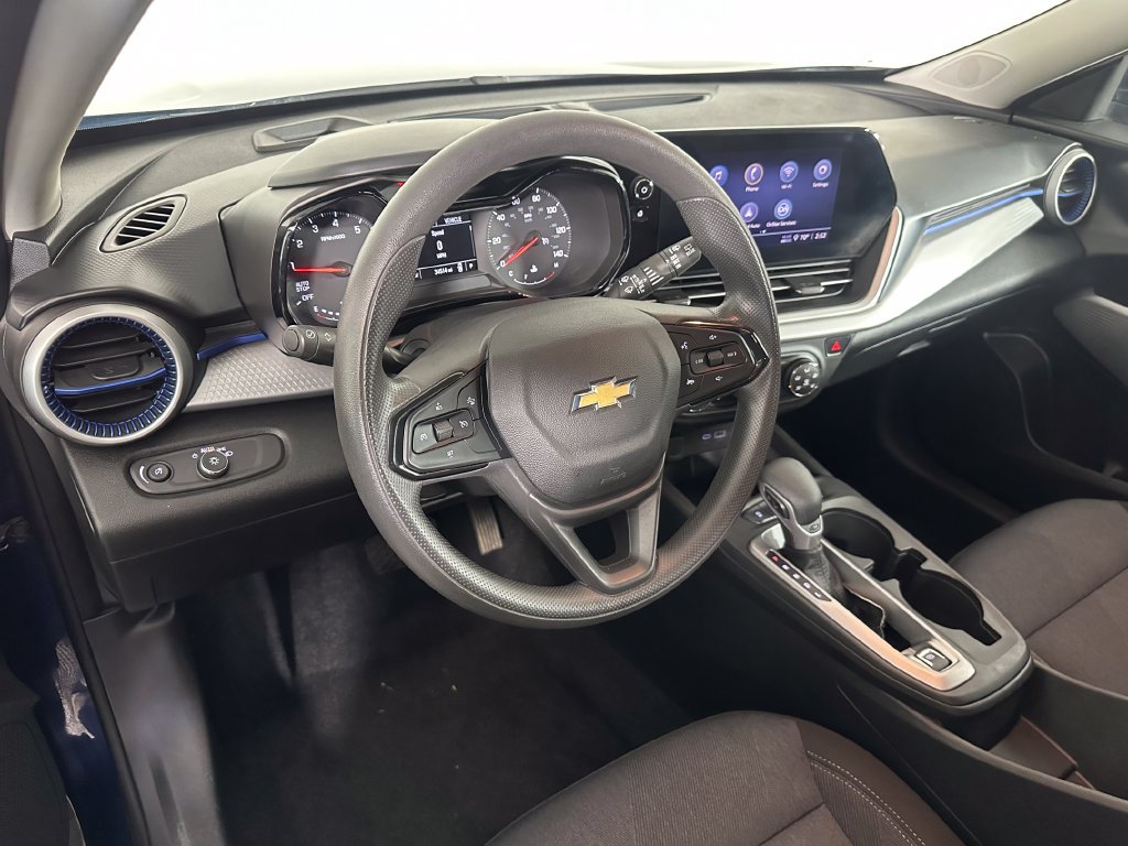 Used 2024 Chevrolet Trax LS w/ LS Convenience Package FWD image 11