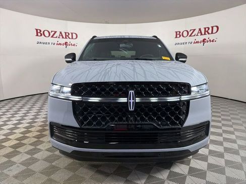 Certified 2025 Lincoln Navigator L Reserve w/ Jet Appearance Package AWD/4WD image 2