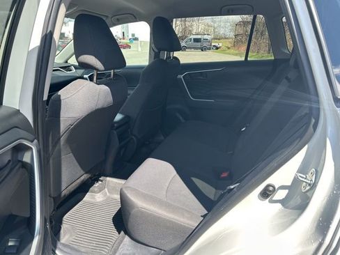 Used 2021 Toyota RAV4 LE AWD/4WD image 18