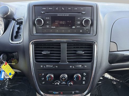 Used 2016 Dodge Grand Caravan SE FWD image 21