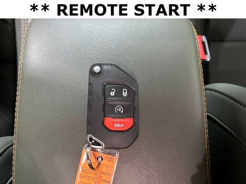Used 2024 Jeep Gladiator Mojave AWD/4WD image 16
