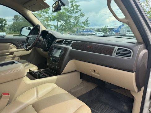 Used 2013 GMC Yukon XL Denali AWD/4WD image 17