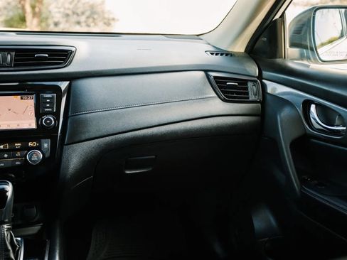 Used 2020 Nissan Rogue SV w/ Premium Package image 31