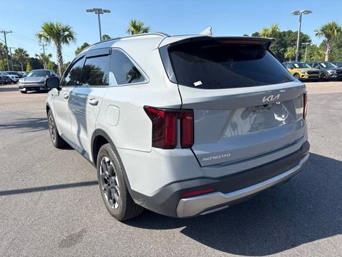 Used 2024 Kia Sorento S w/ Panoramic Sunroof Package FWD image 7