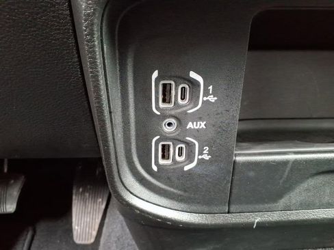 Used 2024 RAM 2500 Big Horn w/ Bed Utility Group image 27