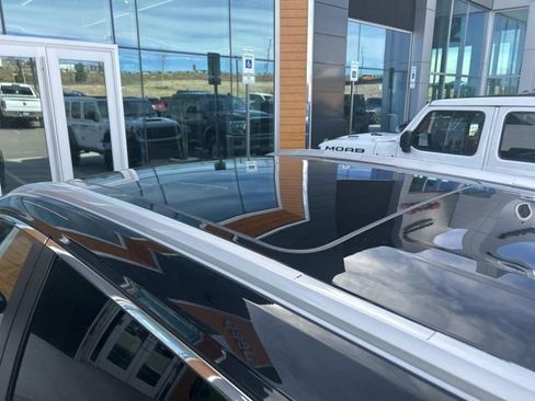 Used 2022 Nissan Rogue SV w/ SV Premium Package image 9