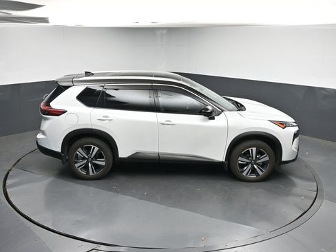 Used 2024 Nissan Rogue SL w/ SL Premium Package image 23