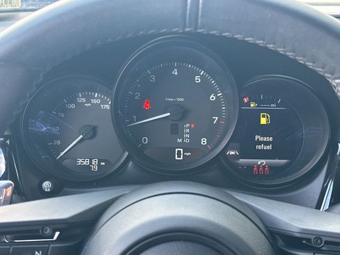 Certified 2023 Porsche Macan AWD/4WD image 24