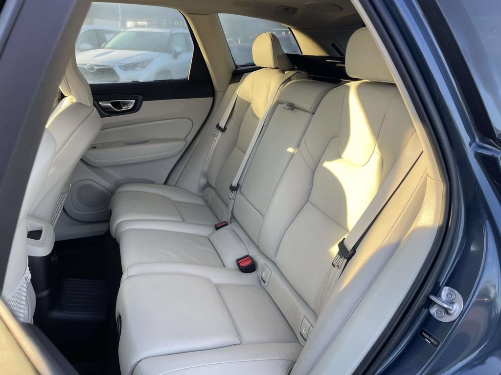 Used 2024 Volvo XC60 T8 Plus AWD/4WD image 3