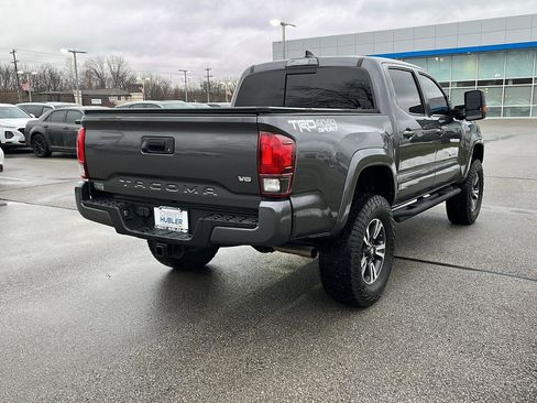 Used 2018 Toyota Tacoma TRD Sport image 5