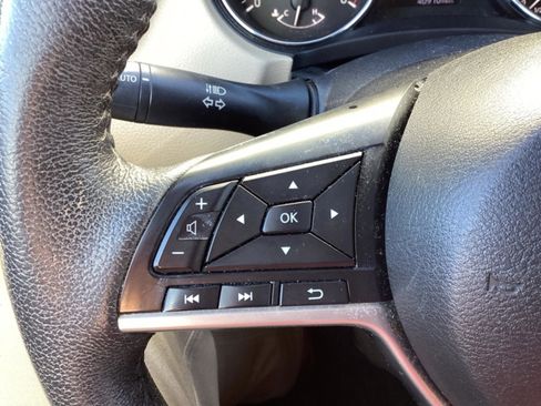 Used 2019 Nissan Rogue SV w/ Premium Package image 9