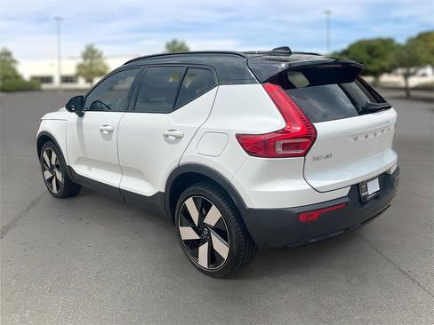 Used 2023 Volvo XC40 Recharge Ultimate image 5
