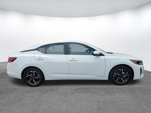 Used 2025 Nissan Sentra SV FWD image 2
