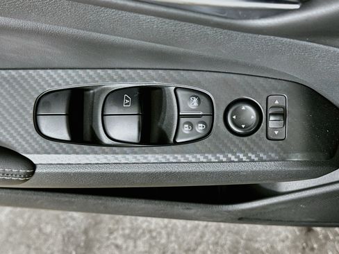 Used 2024 Nissan Altima 2.5 SV FWD image 15