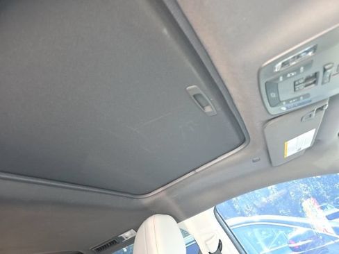 Used 2022 Toyota Sienna XSE w/ XSE Plus Package FWD image 11