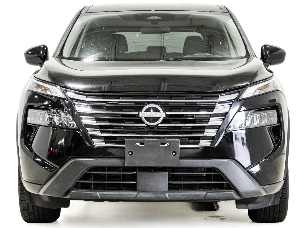 Used 2025 Nissan Rogue SV AWD/4WD image 2