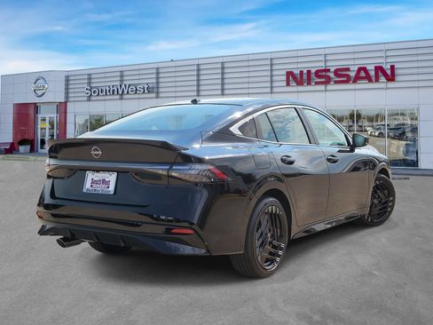 New 2027 Nissan Sentra SR w/ SR All Weather Package FWD image 5