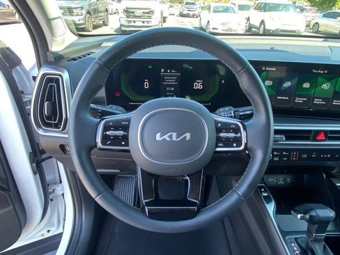 Used 2025 Kia Sorento S w/ Panoramic Sunroof Package FWD image 13