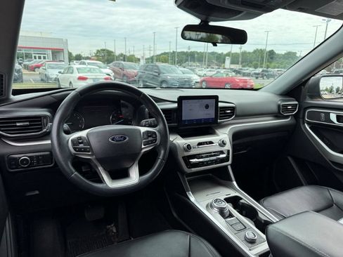 Used 2023 Ford Explorer XLT w/ Equipment Group 202A AWD/4WD image 17