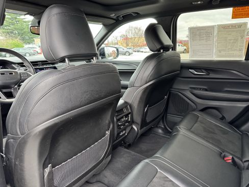 Used 2023 Jeep Grand Cherokee Altitude image 33