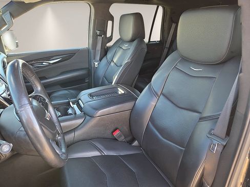 Used 2018 Cadillac Escalade Platinum AWD/4WD image 16