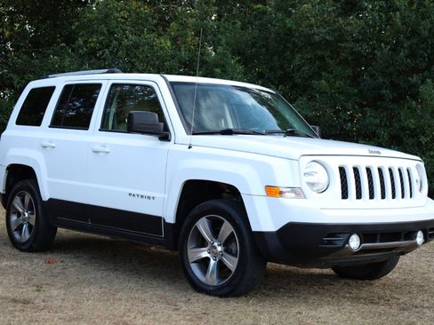 Used 2016 Jeep Patriot High Altitude image 7