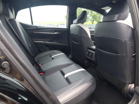 Used 2025 Toyota Camry SE FWD image 21