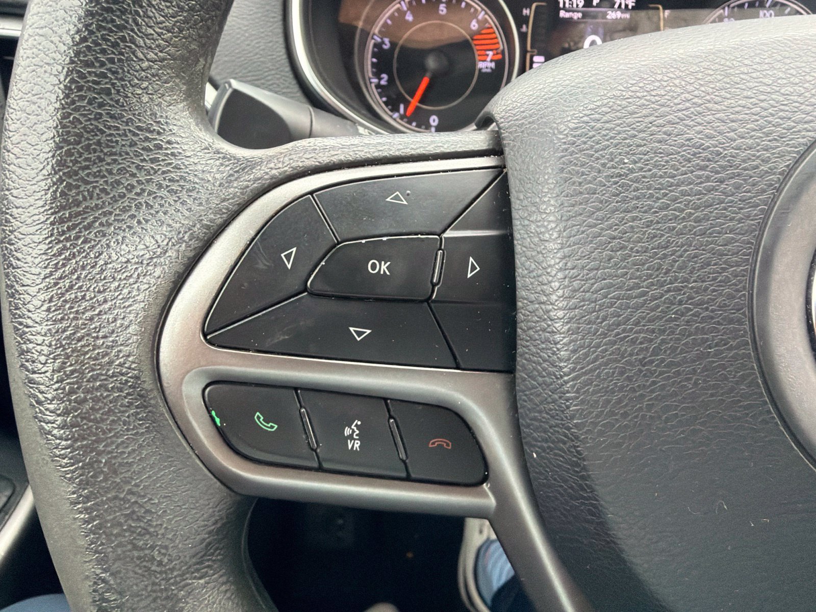 Used 2020 Jeep Cherokee Latitude FWD image 20