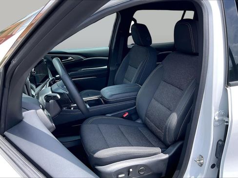 Used 2024 Chevrolet Traverse LT FWD image 24